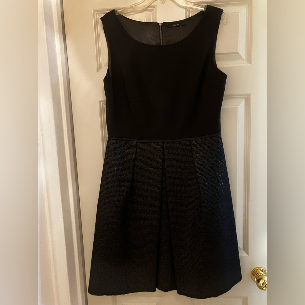 Black Tahari A-line Cocktail Dress with Scoop Neck and Sleeveless Design